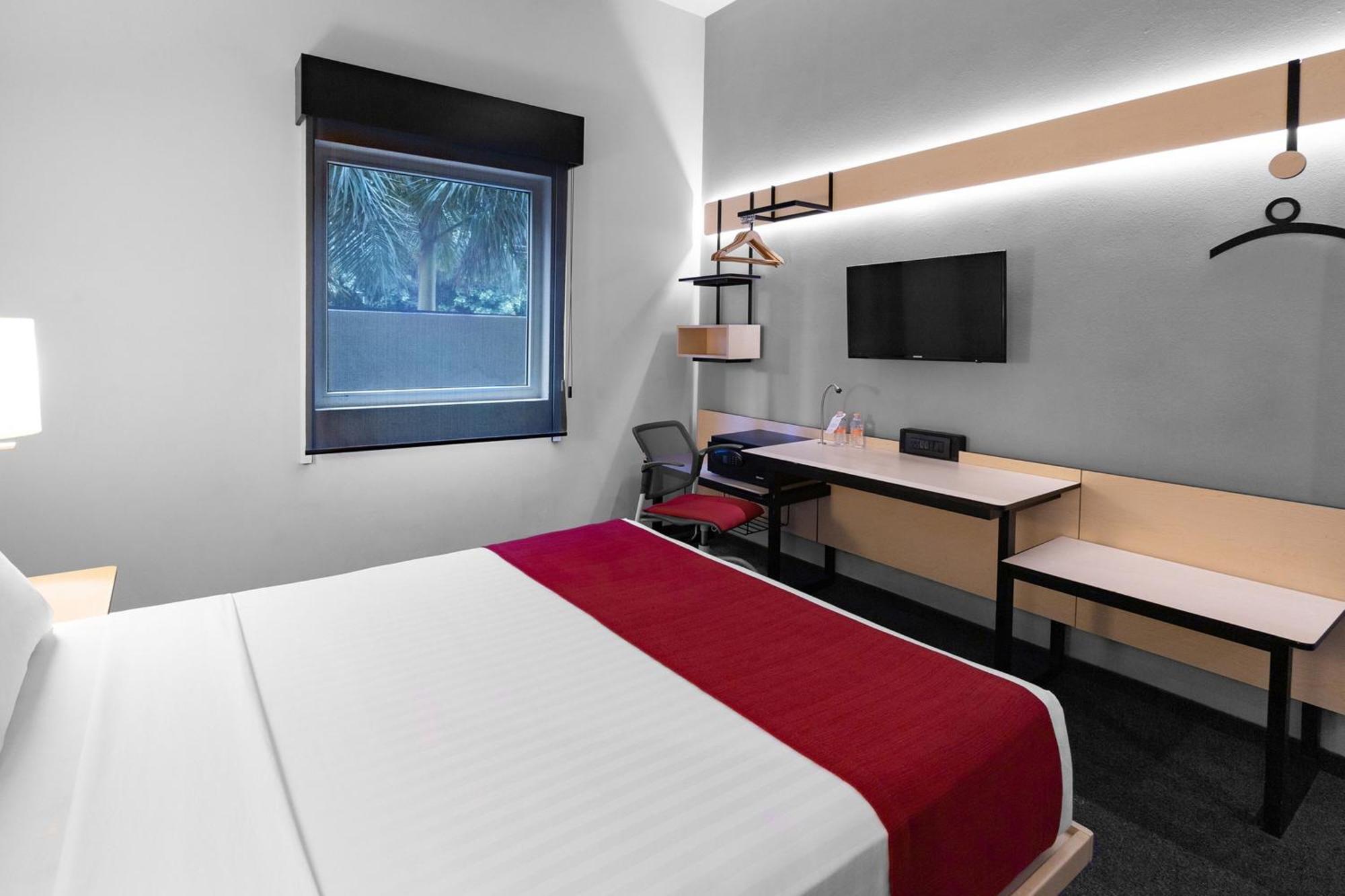 ซิตี้ เอ็กซ์เพรส พลัส กวาดาลาฮารา เอ็กซ์โป Hotel ซาโปปัน ภายนอก รูปภาพ
